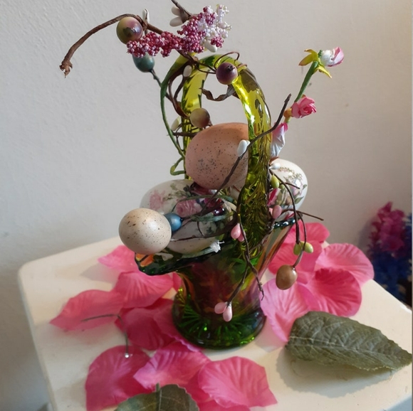 Green Glass Basket With Floral Eggs - Picture 5 of 11